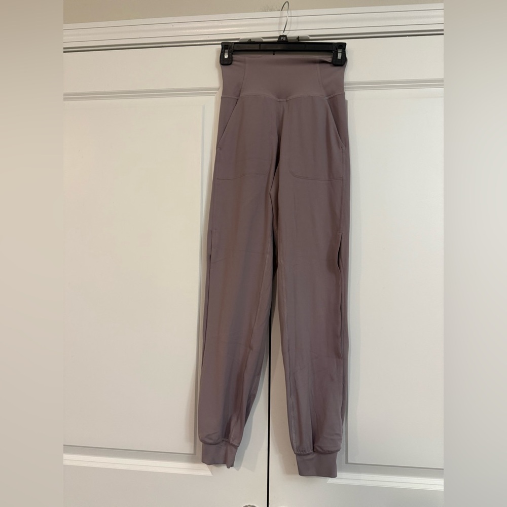 Lululemon Womens size 2 Purple Violet HR Align 28” Vent Side Slit Nulu Yoga